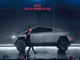 Elon Musk giải thích vì sao cửa kính của xe Cybertruck bị “toang” ngay trên sân khấu