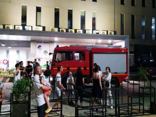 Cháy chung cư Xi Grand Court, nhiều người tháo chạy trong đêm