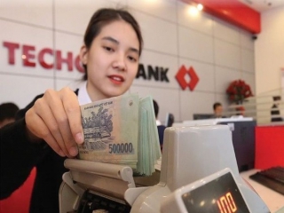 Techcombank báo lãi nửa đầu năm tăng 9% lên 5.661 tỷ đồng, dư nợ cho vay tăng 16%