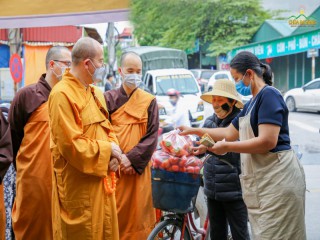 Các Phật tử chùa Ba Vàng vẫn tiếp tục “giải cứu” nông sản Hải Dương