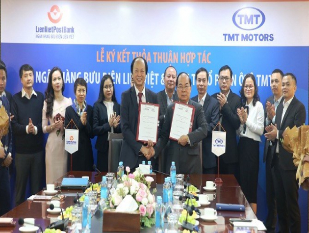 LienVietPostBank ký kết thỏa thuận hợp tác với Công ty ô tô TMT